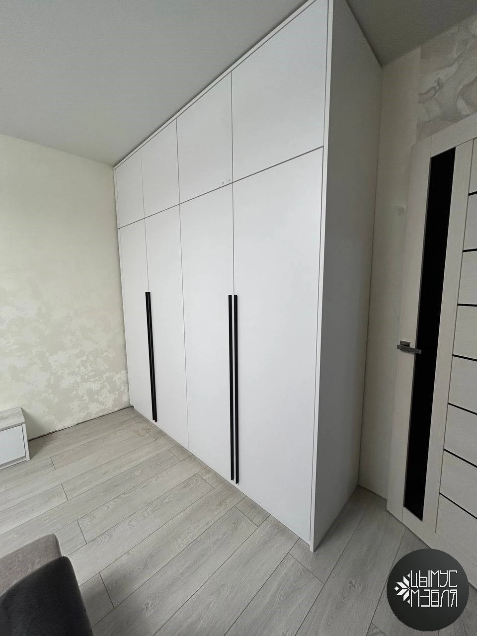 Распашной шкаф