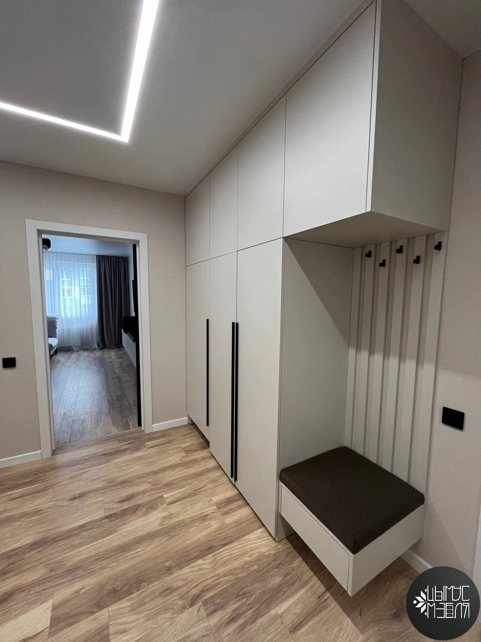 Современная прихожая: Эстетика EGGER и надежность BLUM